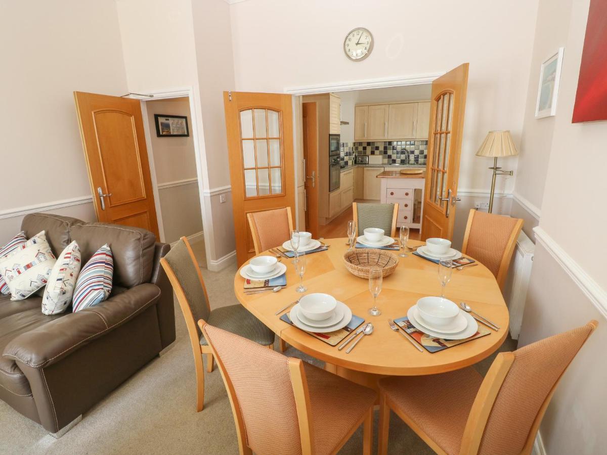 6 South Beach Court Tenby Exterior foto